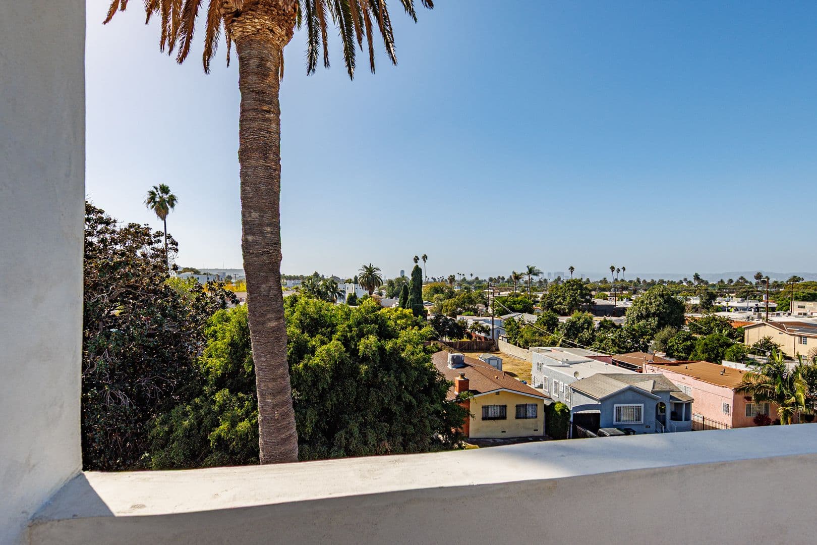 Los Angeles Apartment: 3442 West Blvd