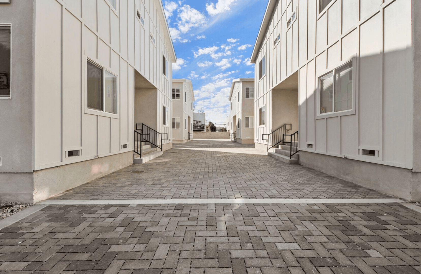 North Hollywood Apartment: 6841 Radford Ave