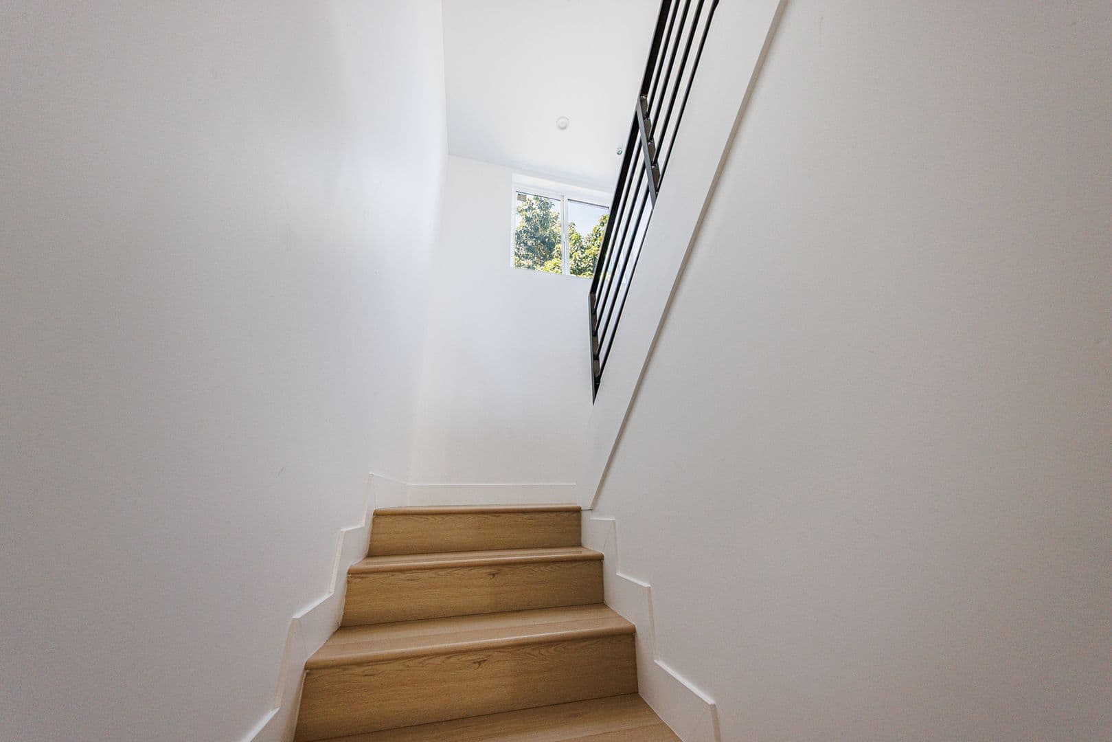 Los Angeles Apartment: 3442 West Blvd