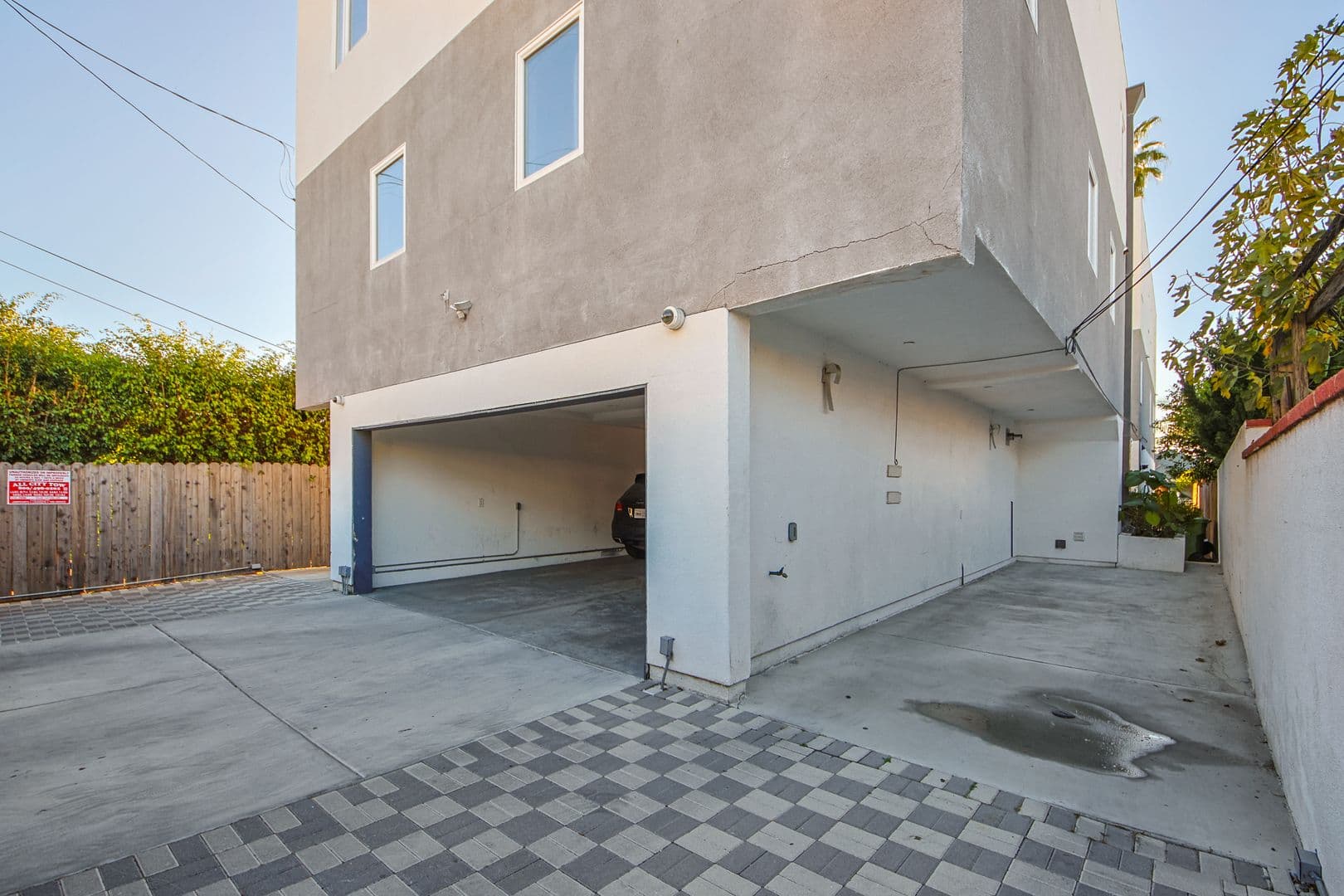 Los Angeles Apartment: 620 N Serrano Ave