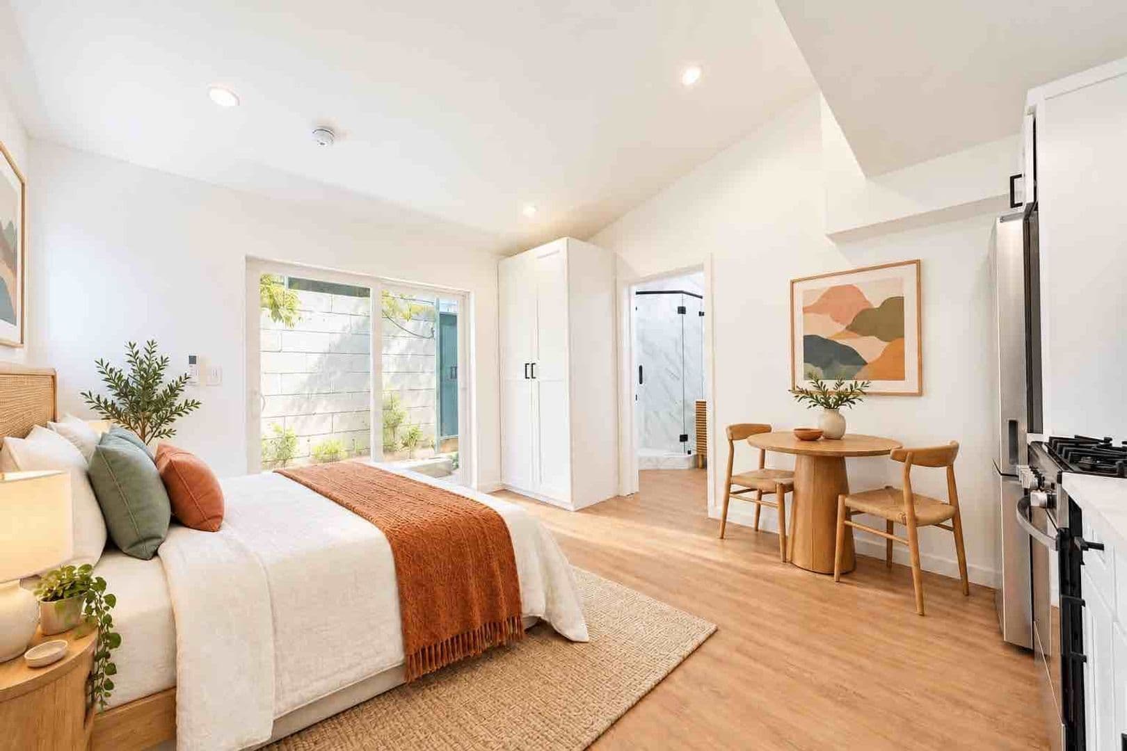 Los Angeles Apartment: 459 S. Van Ness Ave