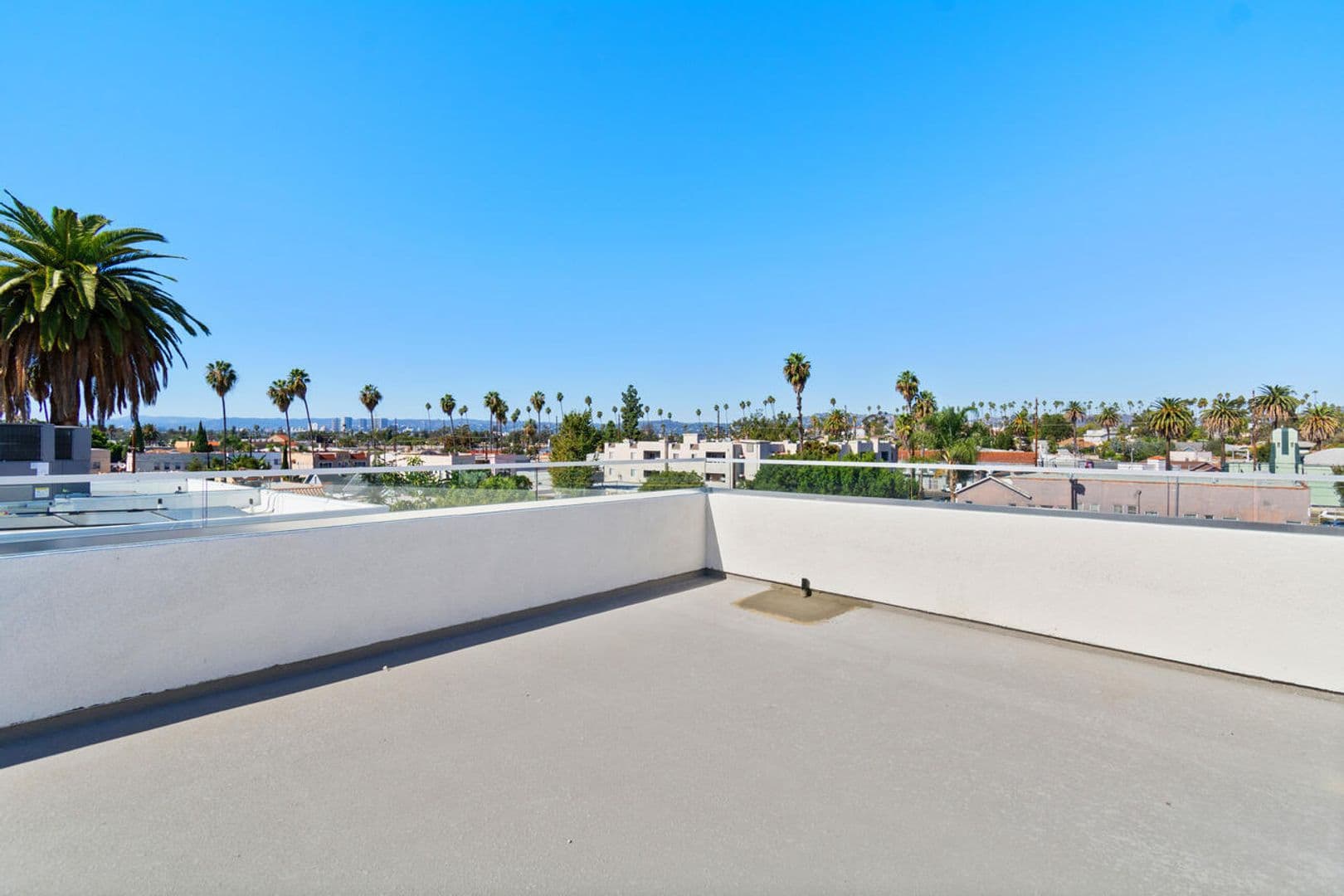 Los Angeles Apartment: 2638 Virginia Rd