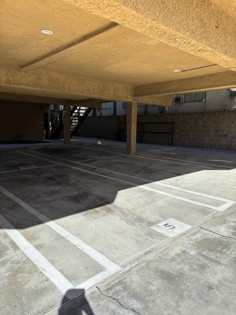 Tujunga Apartment: 10256 McClemont Ave