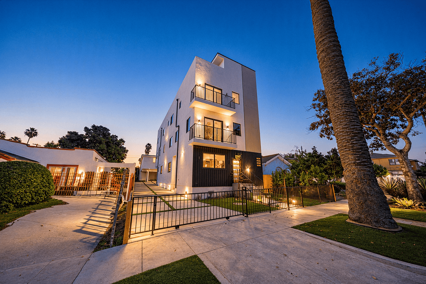 Los Angeles Apartment: 3442 West Blvd