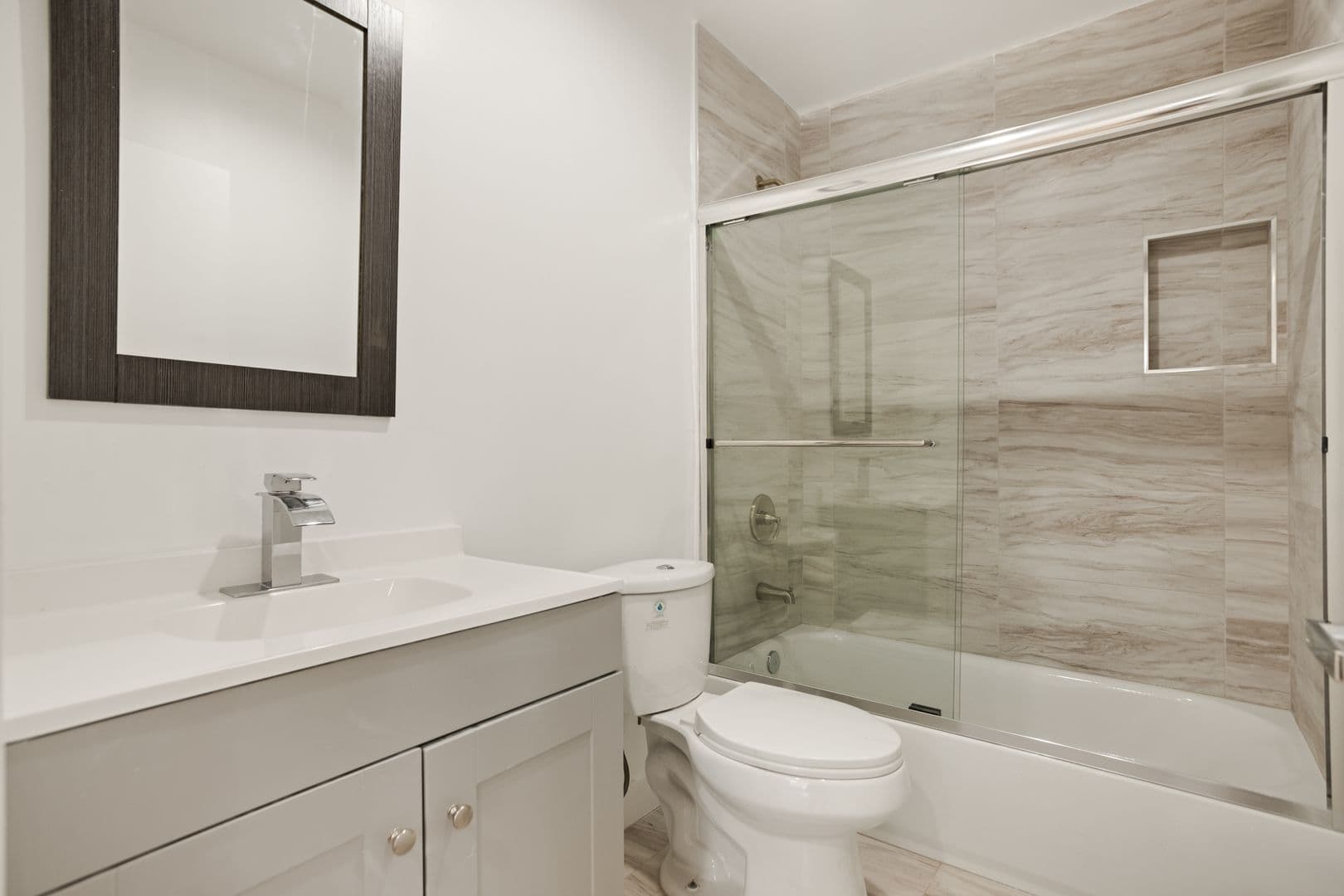 Los Angeles Apartment: 443 N Heliotrope Dr