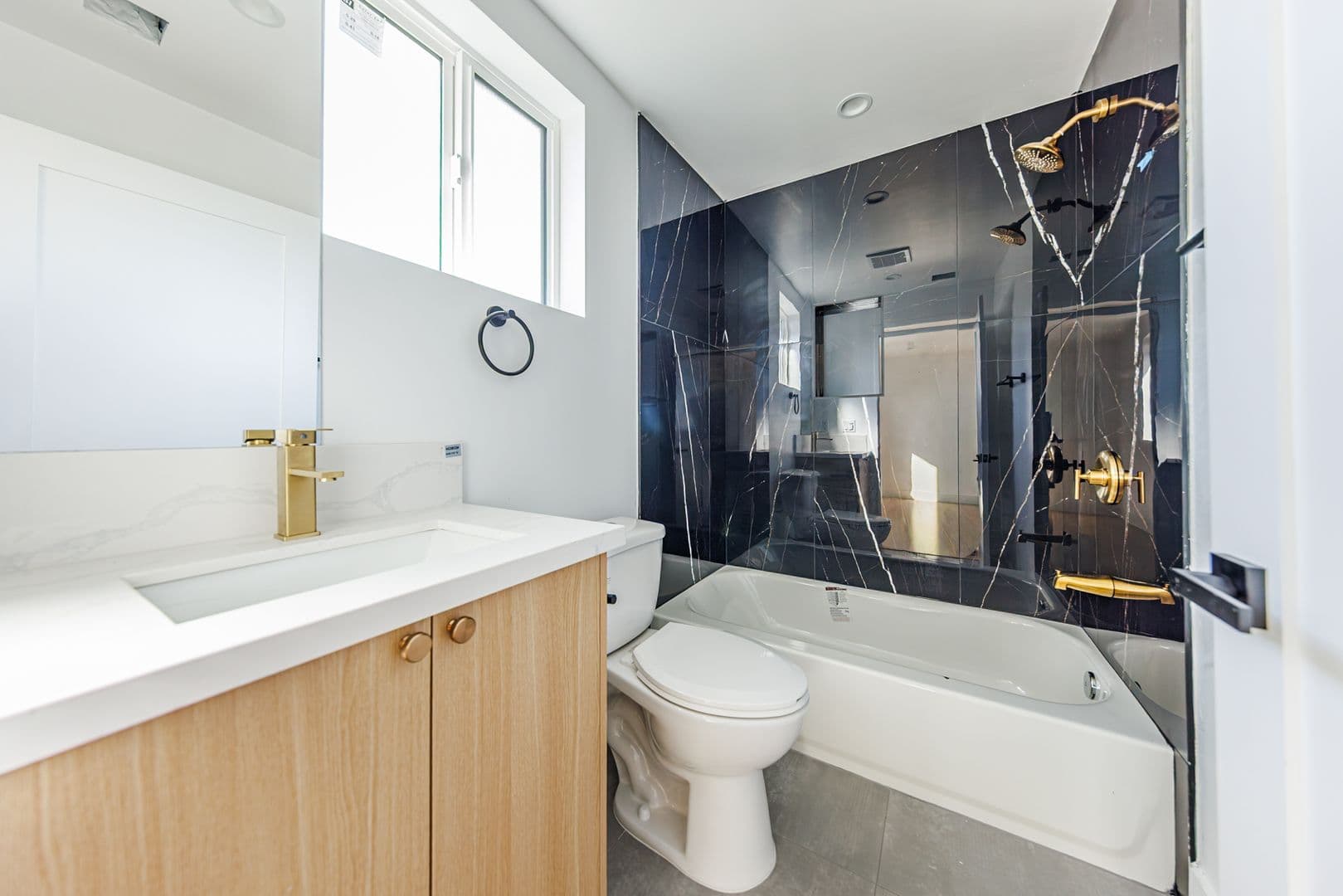 Los Angeles Apartment: 3442 West Blvd
