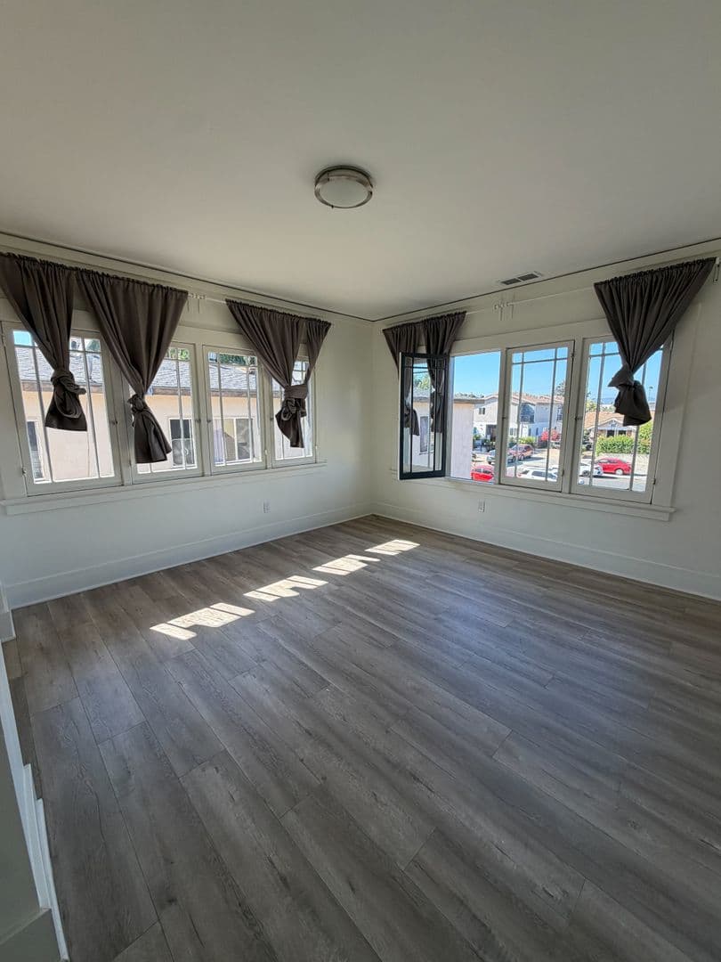 Los Angeles Apartment: 1112 Browning Blvd