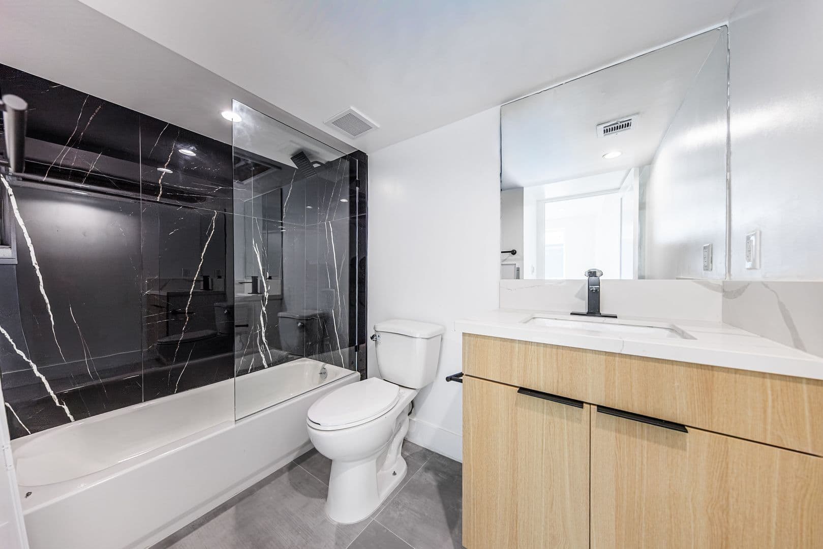 Los Angeles Apartment: 1015 S. Citrus Ave