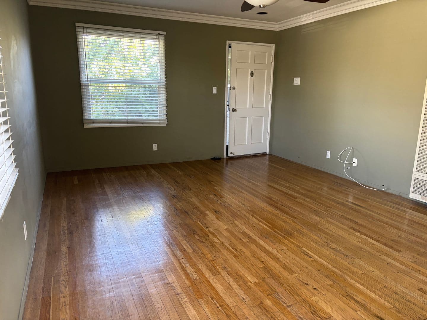 Burbank Apartment: 3718 W Chandler Blvd