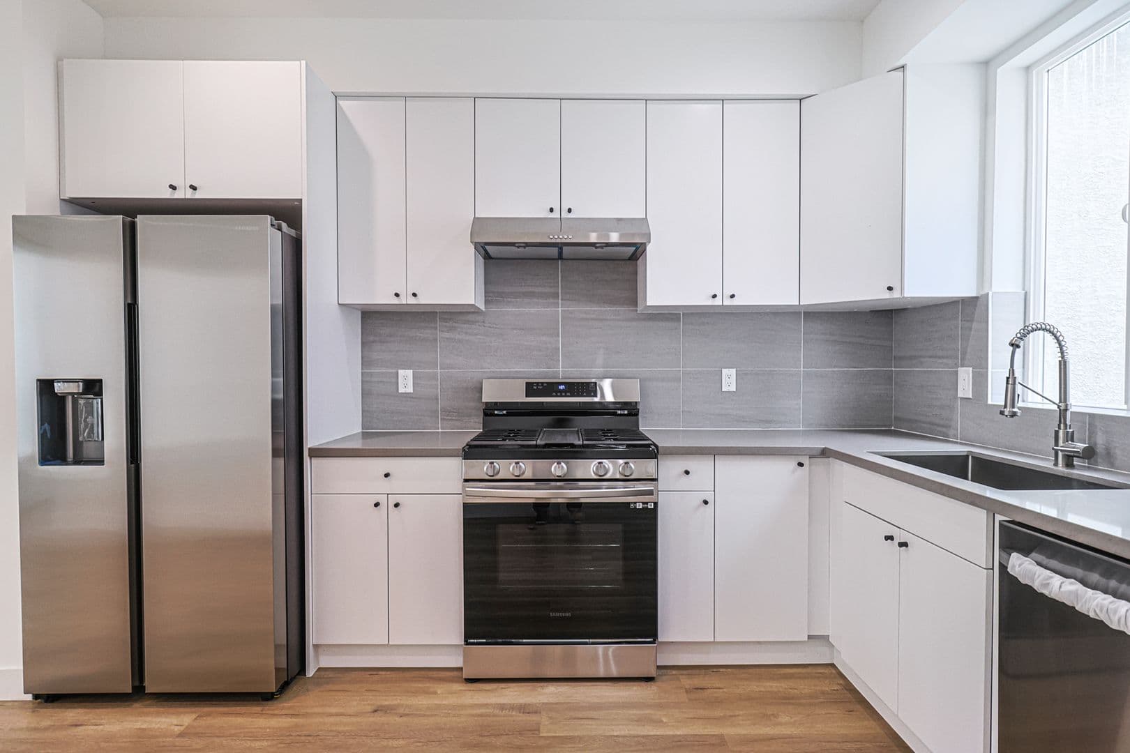 Los Angeles Apartment: 161 S Hoover St