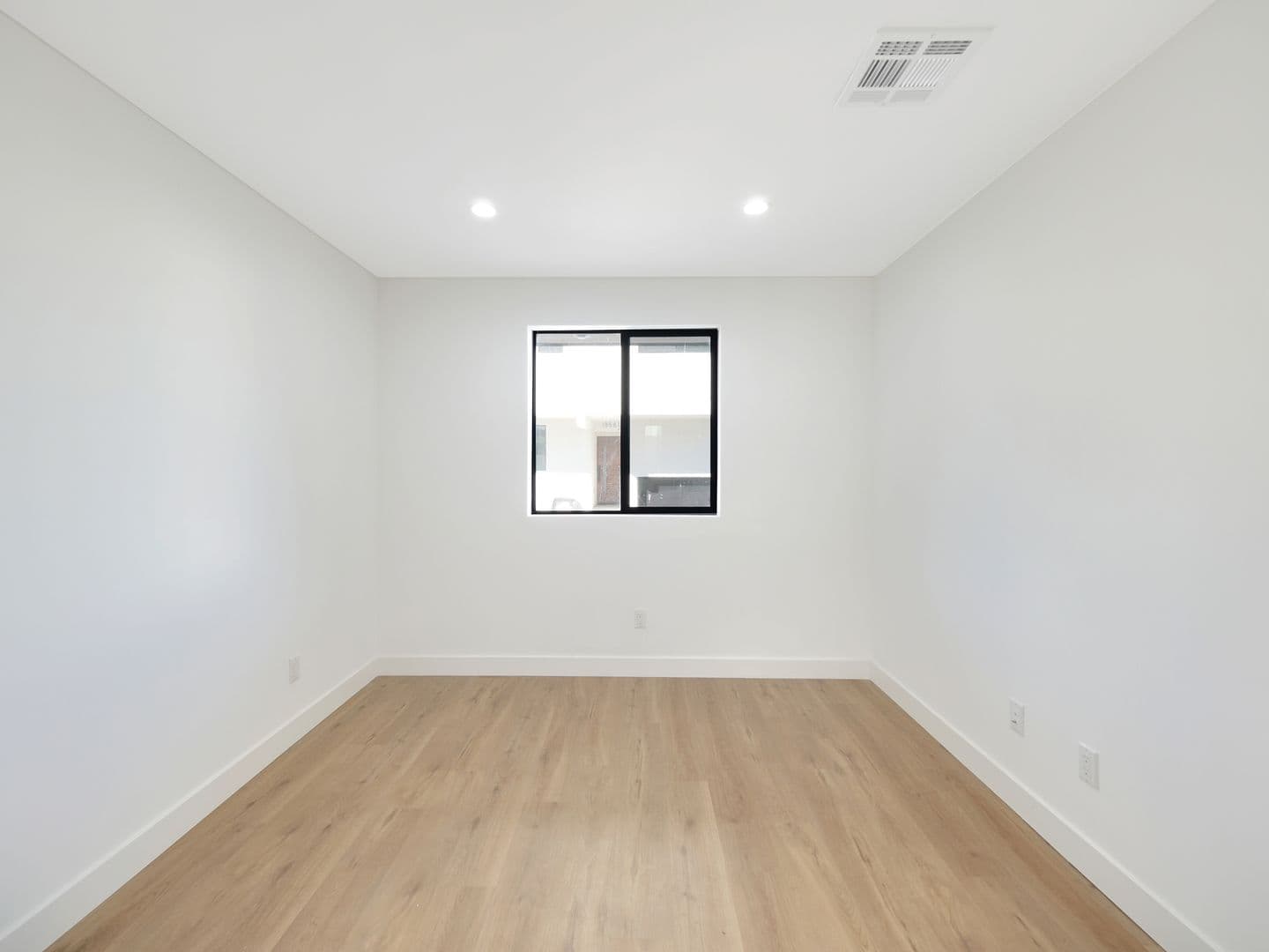 Los Angeles Apartment: 1856 S. Redondo Blvd