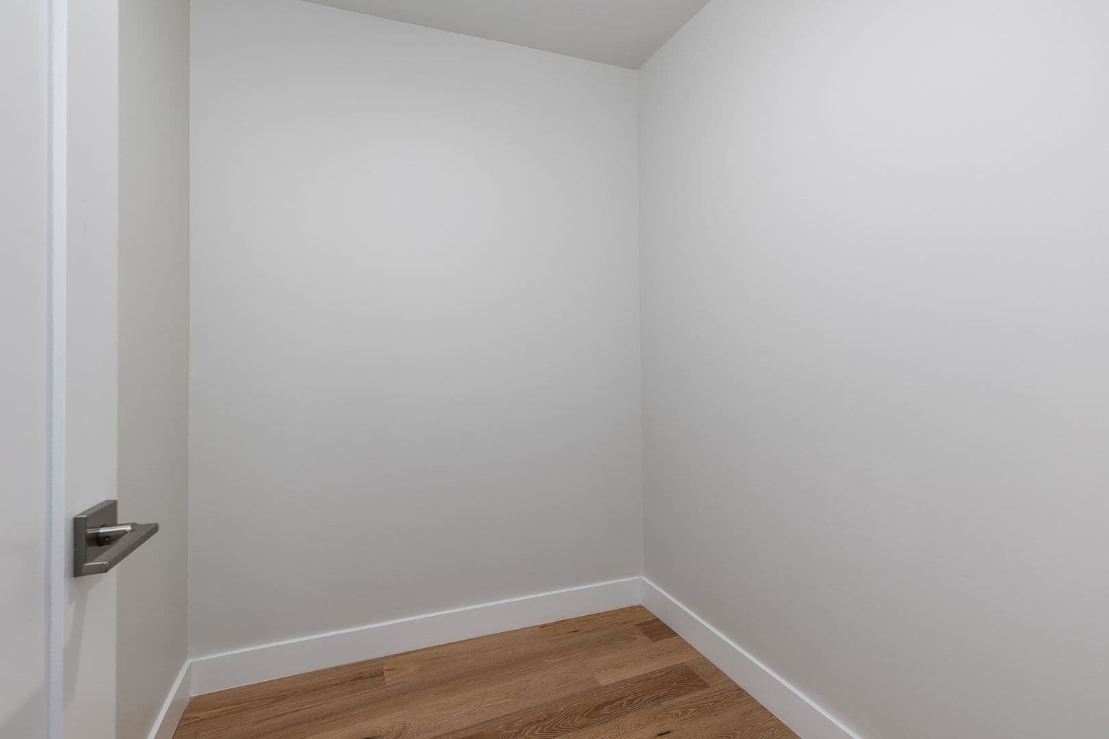 Los Angeles Apartment: 2820 Rowena Ave