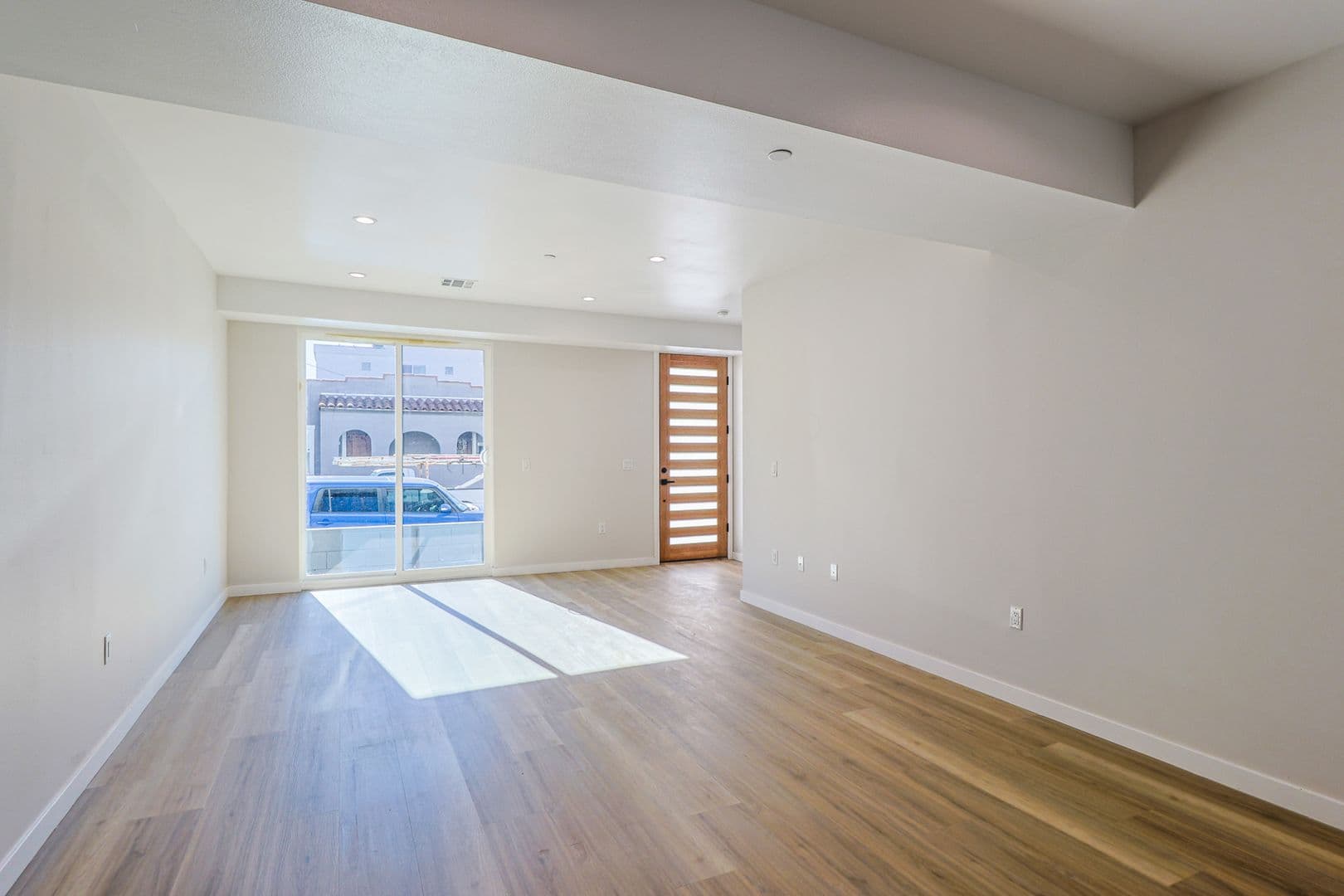 Los Angeles Apartment: 5517 Glennie Ln