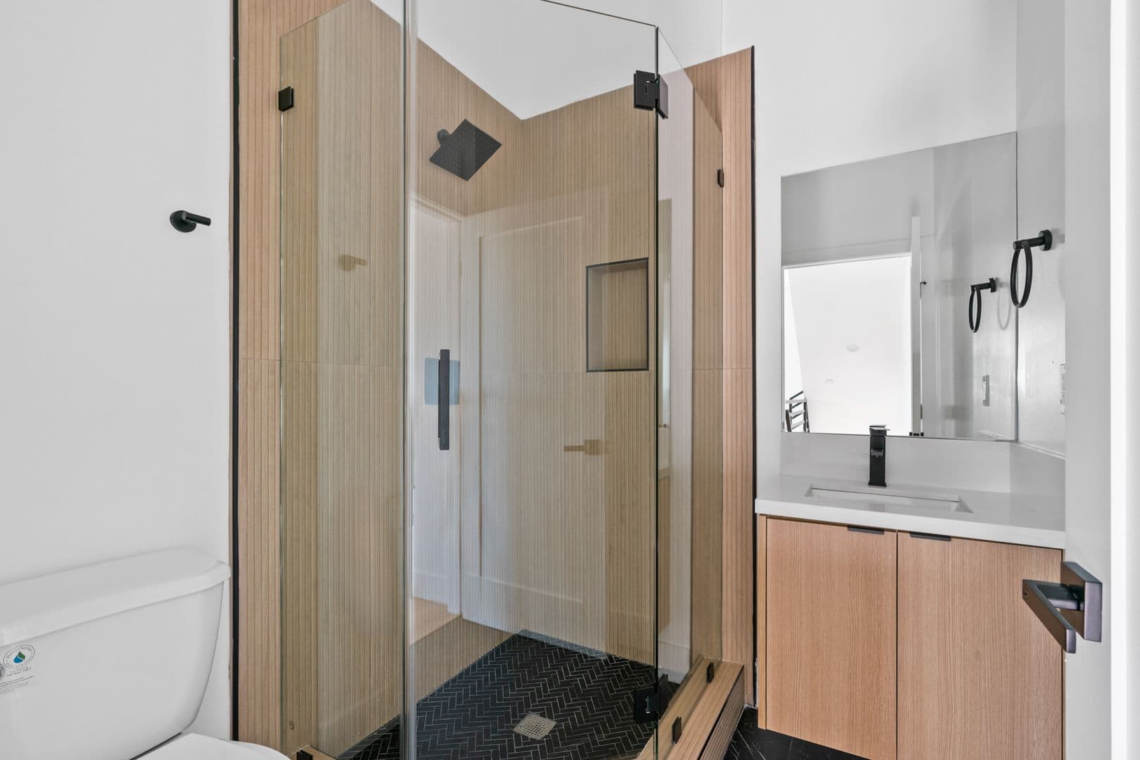 Los Angeles Townhome: 2637 S Garth Ave
