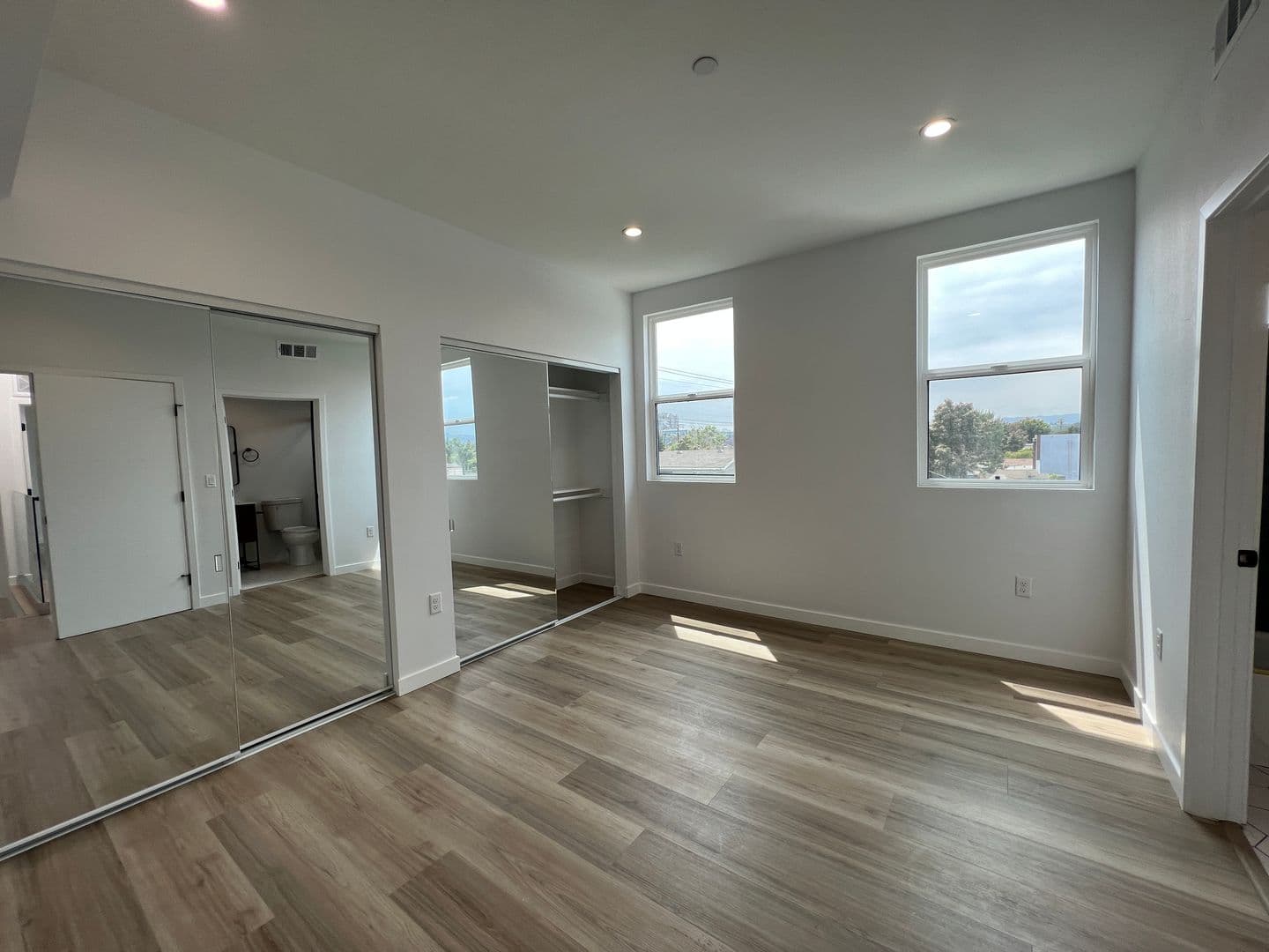 Los Angeles Apartment: 5526 Blackwelder St