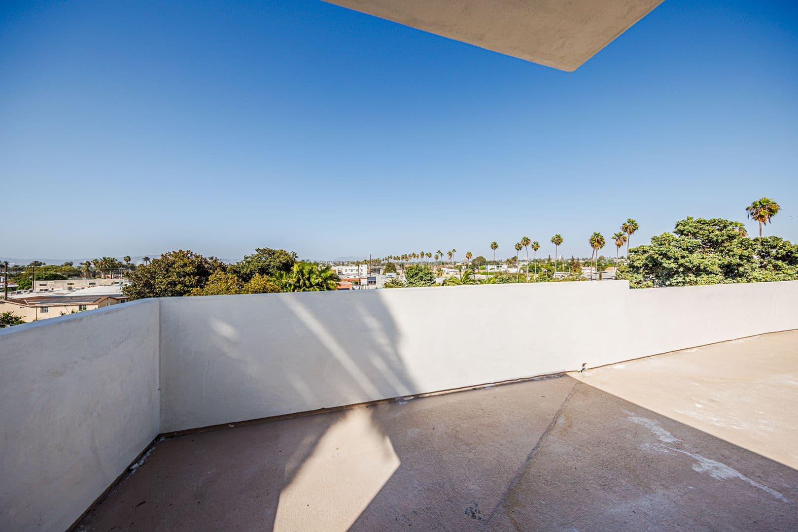 Los Angeles Apartment: 3442 West Blvd