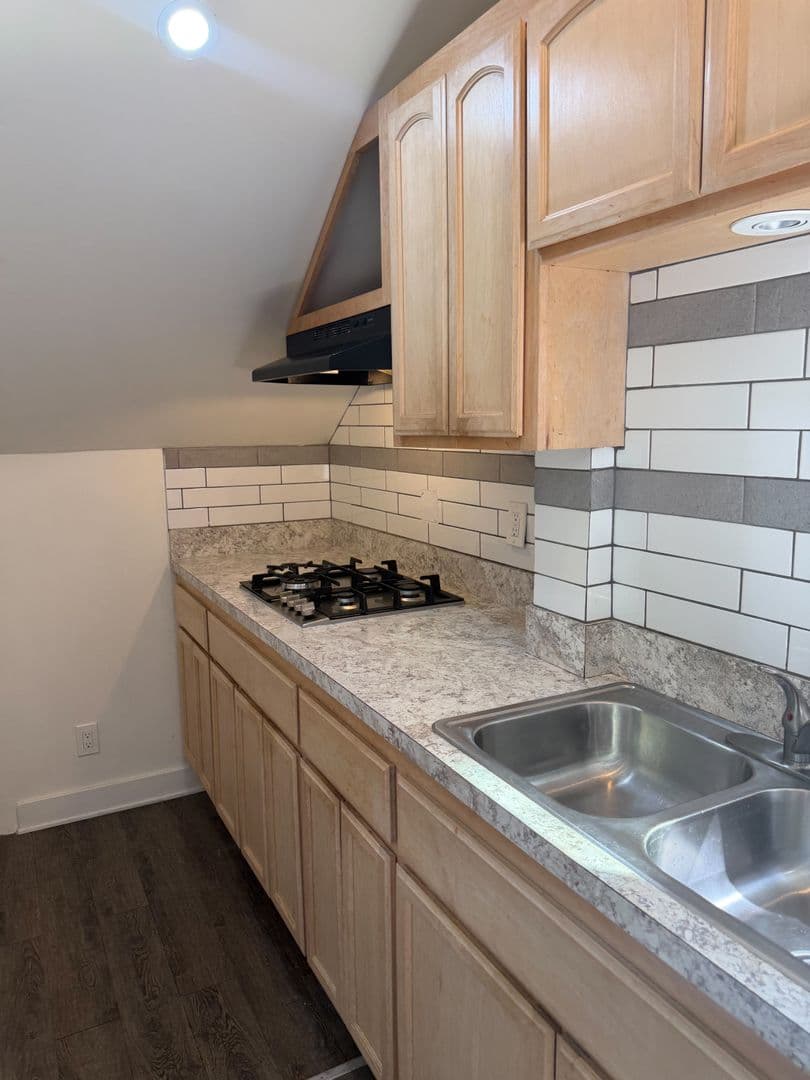Los Angeles Apartment: 1112 Browning Blvd