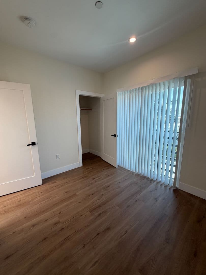 Los Angeles Apartment: 4512 St. Elmo Dr