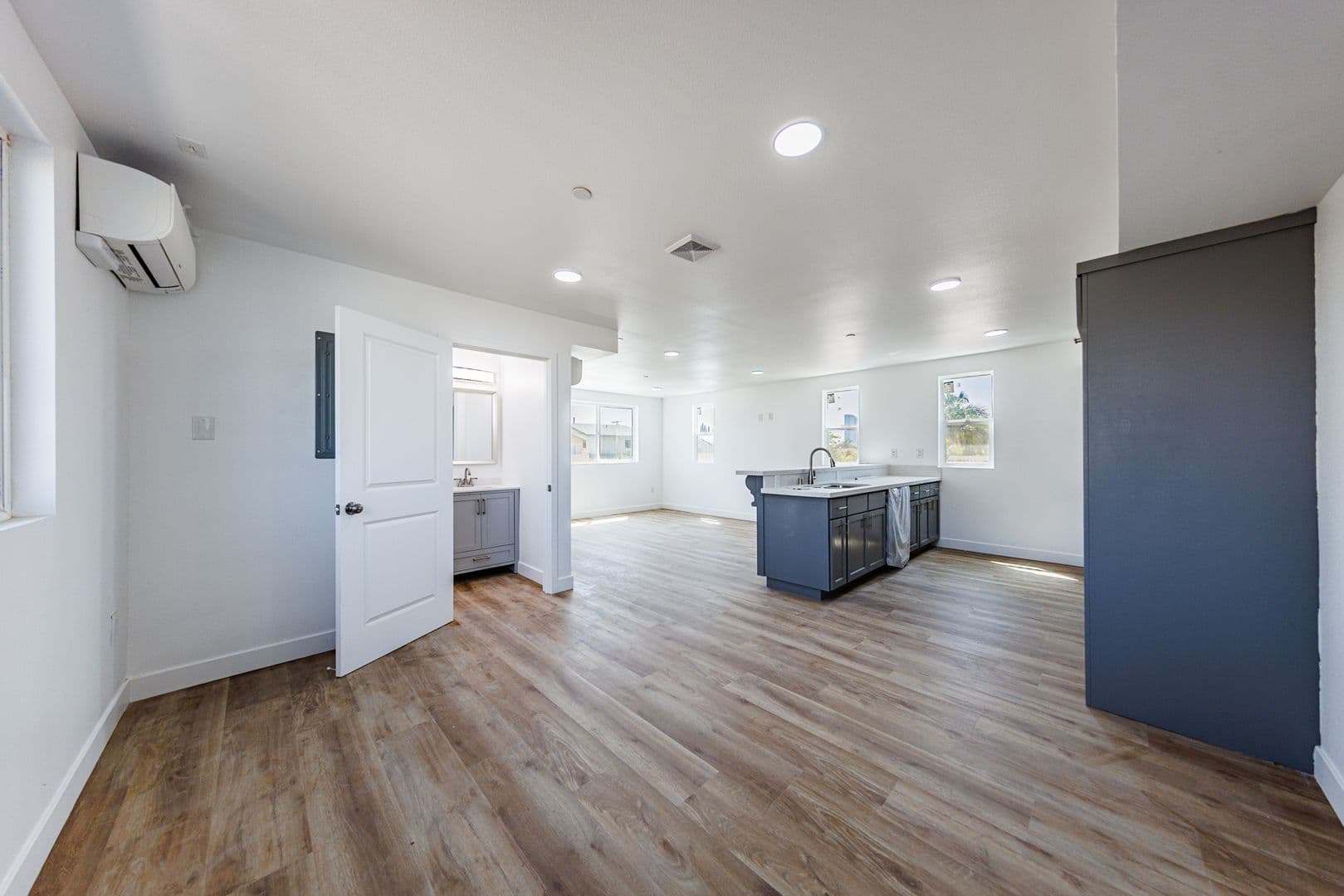 Los Angeles Townhome: 5327 Geer St