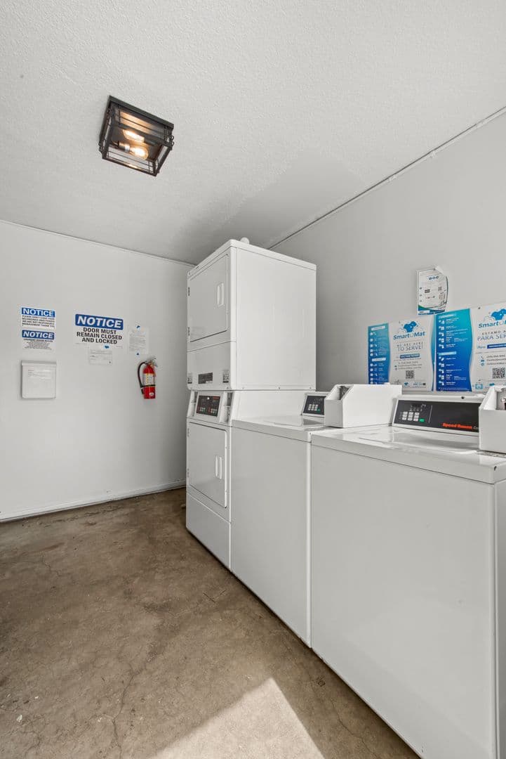 North Hollywood Apartment: 10926 Hortense St