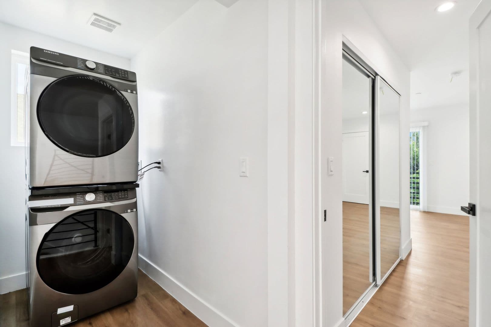 Los Angeles Apartment: 4512 St. Elmo Dr