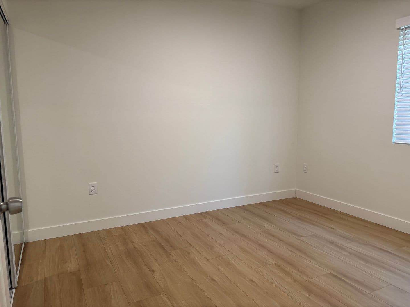 Sun Valley House: 11246 Lull Street