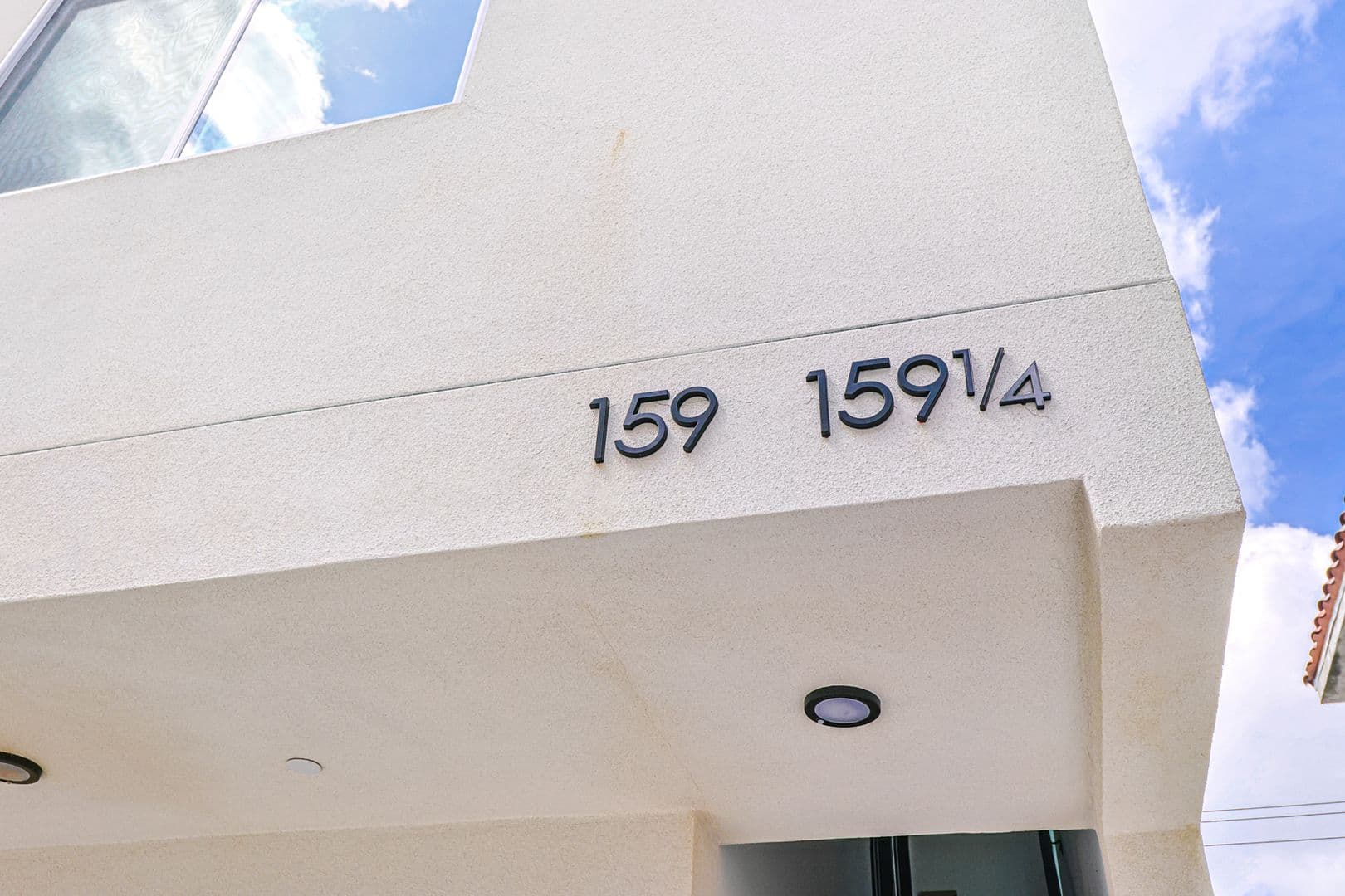 Los Angeles Apartment: 161 S Hoover St