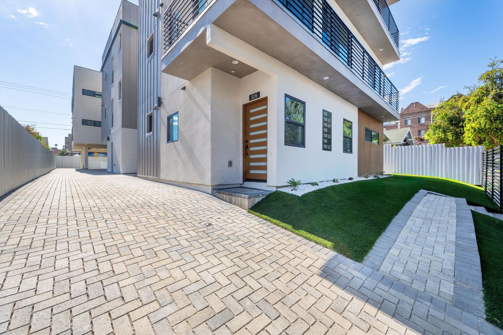 Los Angeles Apartment: 926 S Harvard Blvd
