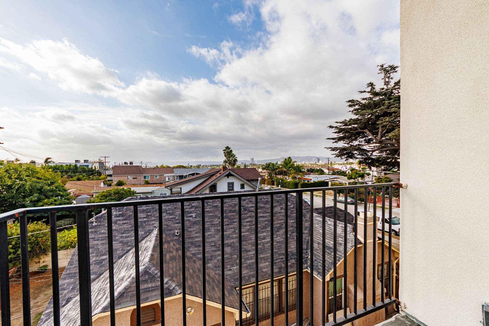 Los Angeles Apartment: 4514 Lomita St
