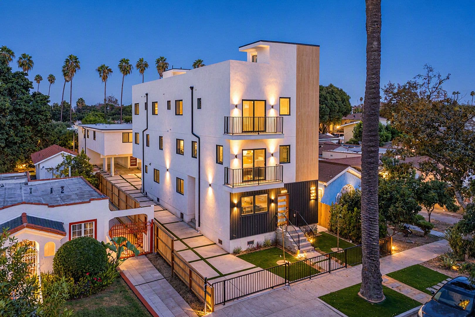 Los Angeles Apartment: 3442 West Blvd