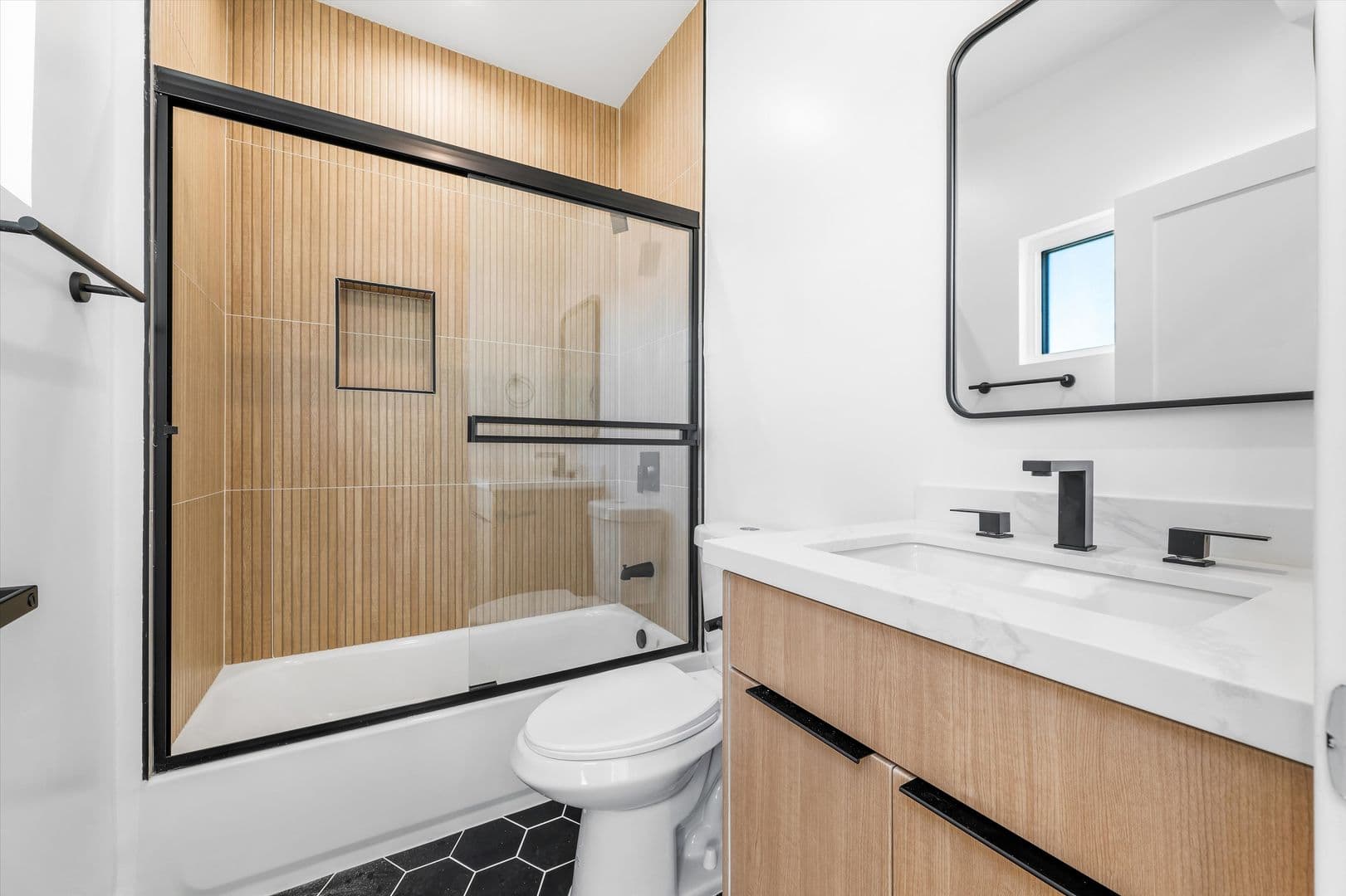 Los Angeles Apartment: 926 S Harvard Blvd