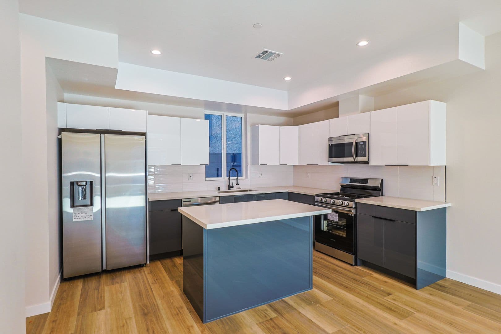 Los Angeles Apartment: 5517 Glennie Ln