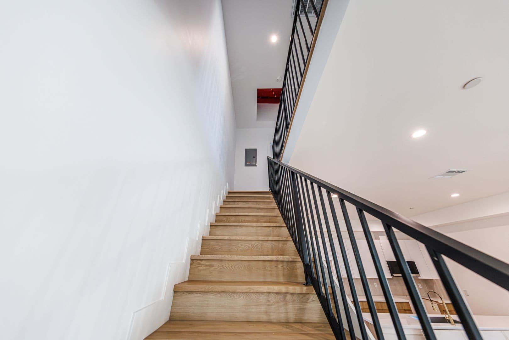 Sherman Oaks Apartment: 5931 Woodman Ave