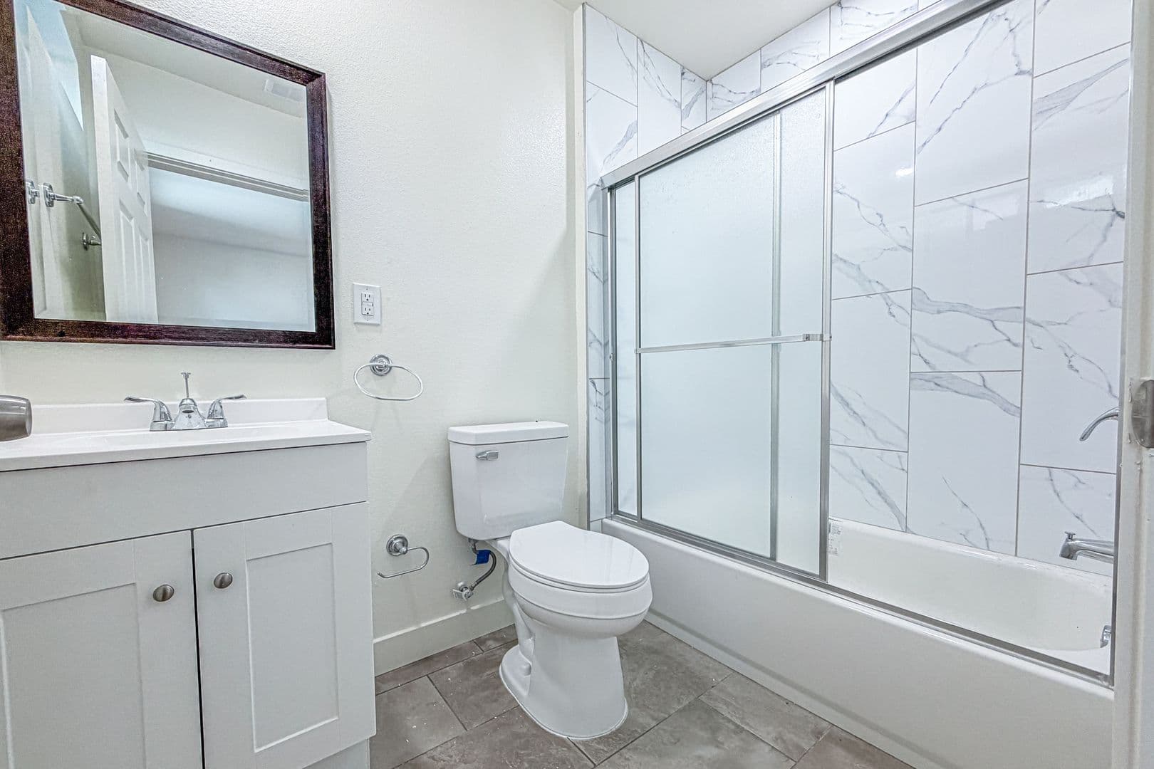 Los Angeles Apartment: 423 E 31st St
