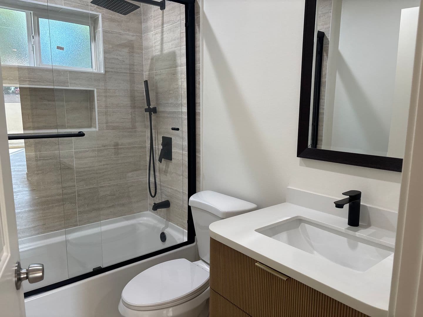 Sun Valley House: 11246 Lull Street