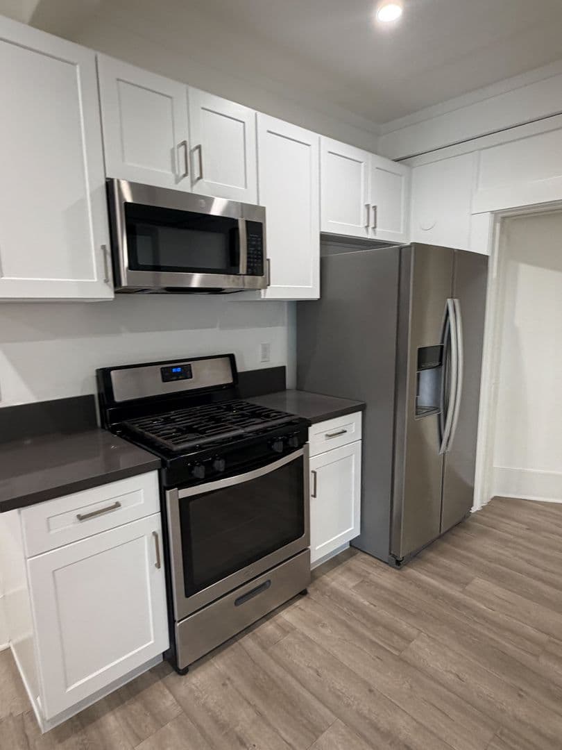 Los Angeles Apartment: 1112 Browning Blvd