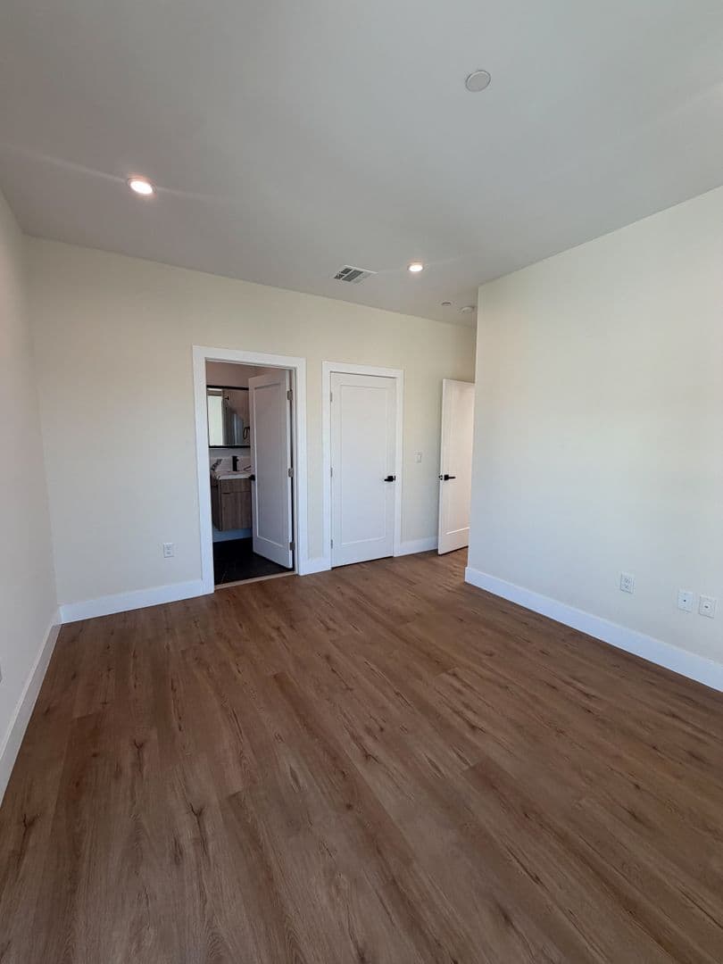 Los Angeles Apartment: 4512 St. Elmo Dr