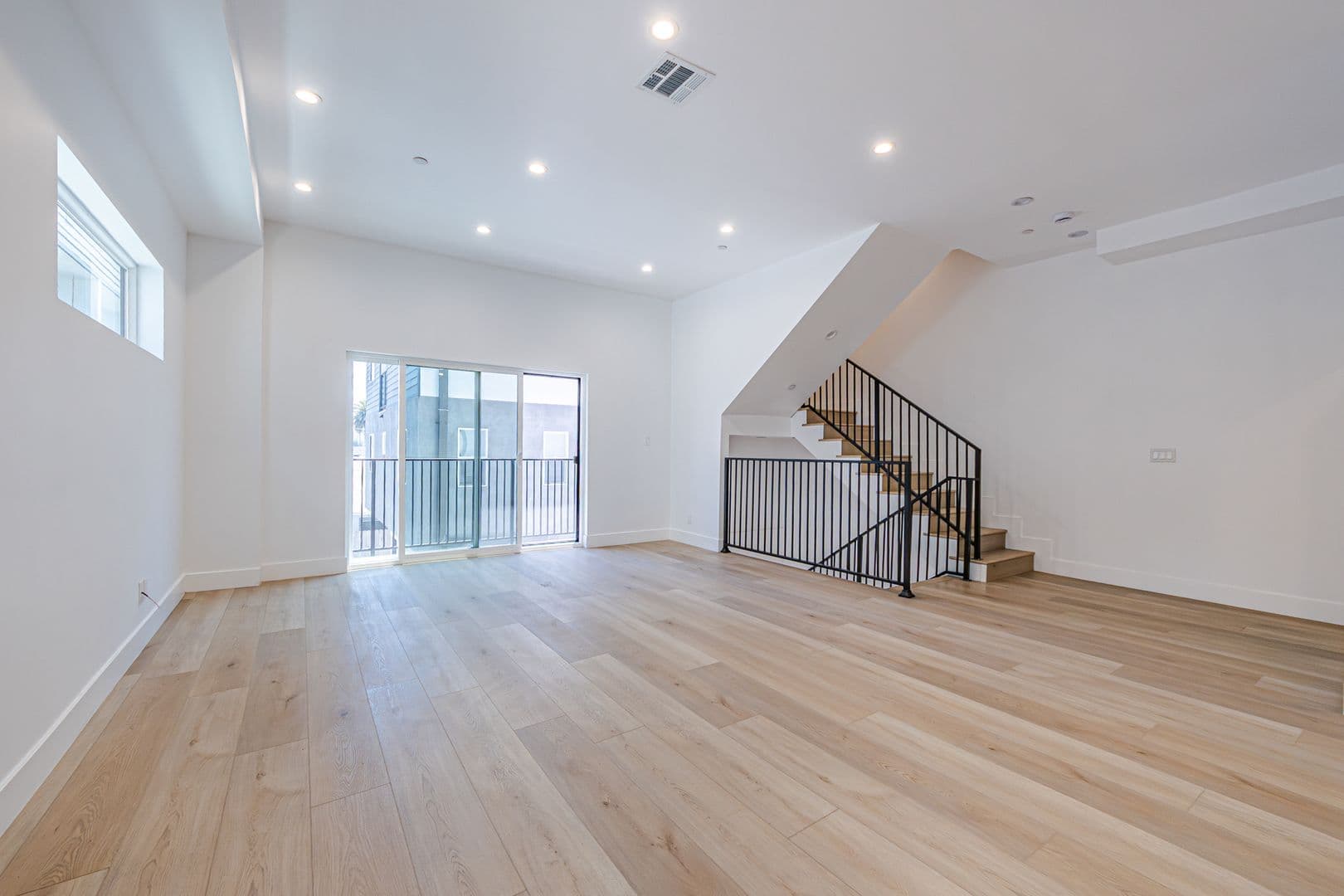 Los Angeles Apartment: 240 N Dillon St