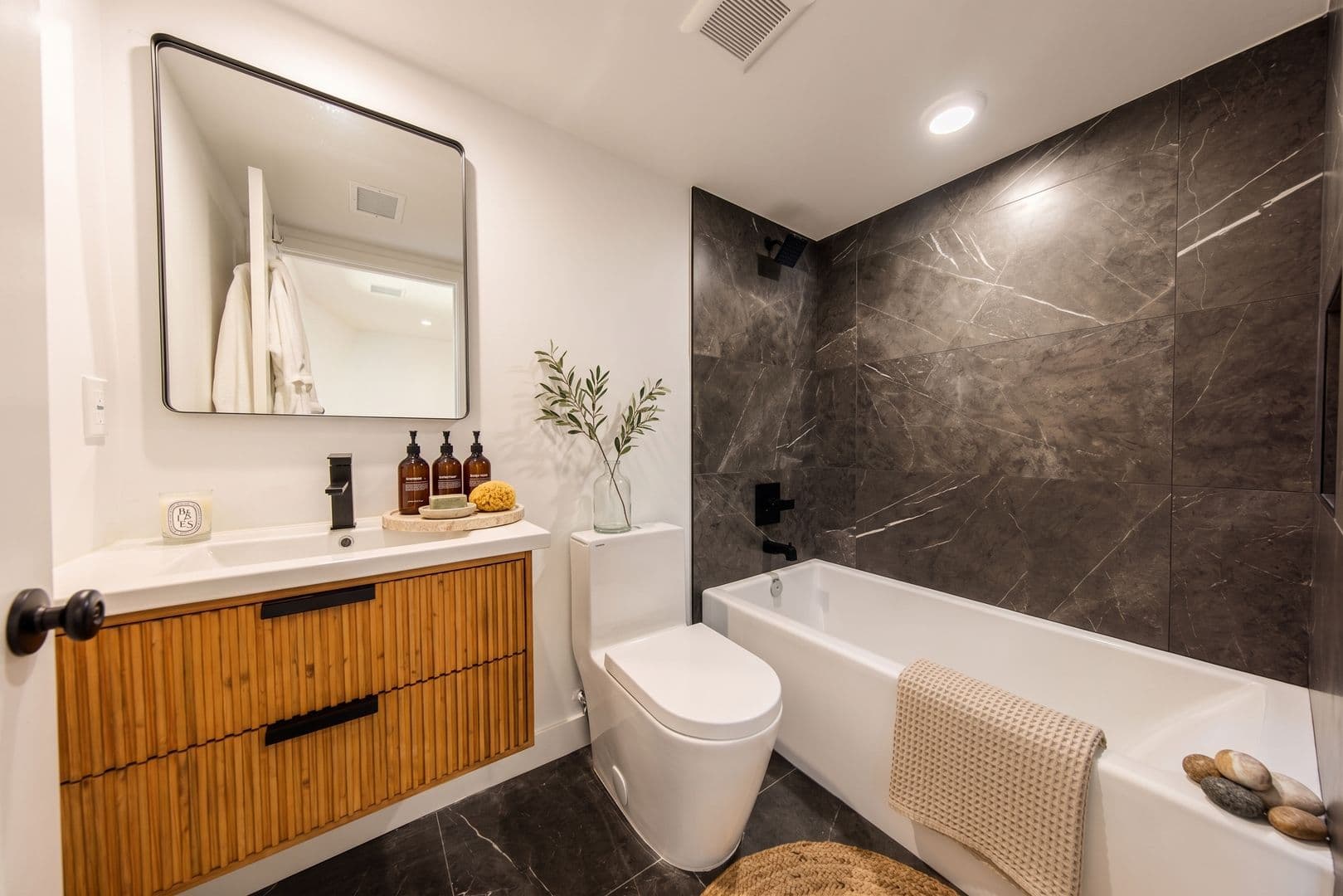 Los Angeles Apartment: 1021 S. Citrus Ave.
