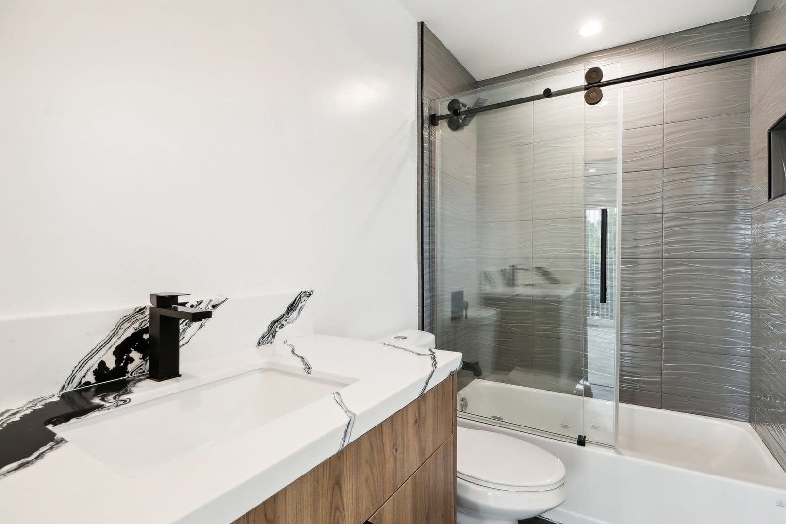 Los Angeles Apartment: 4512 St. Elmo Dr