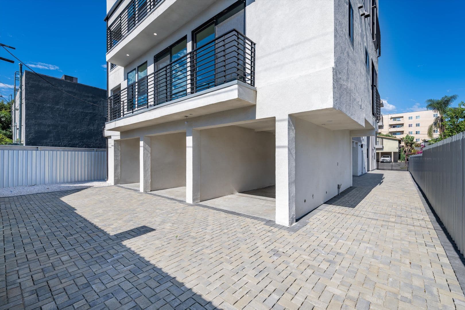 Los Angeles Apartment: 926 S Harvard Blvd
