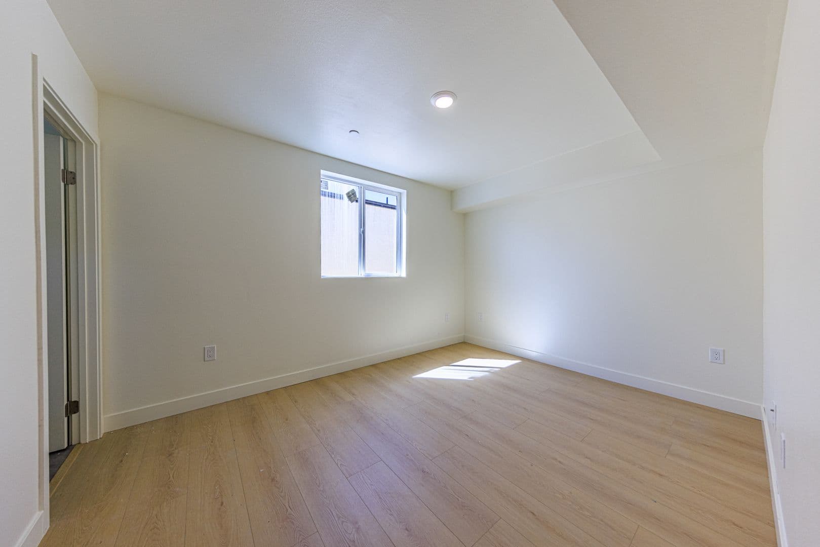 Los Angeles Townhome: 1652 Murchison St