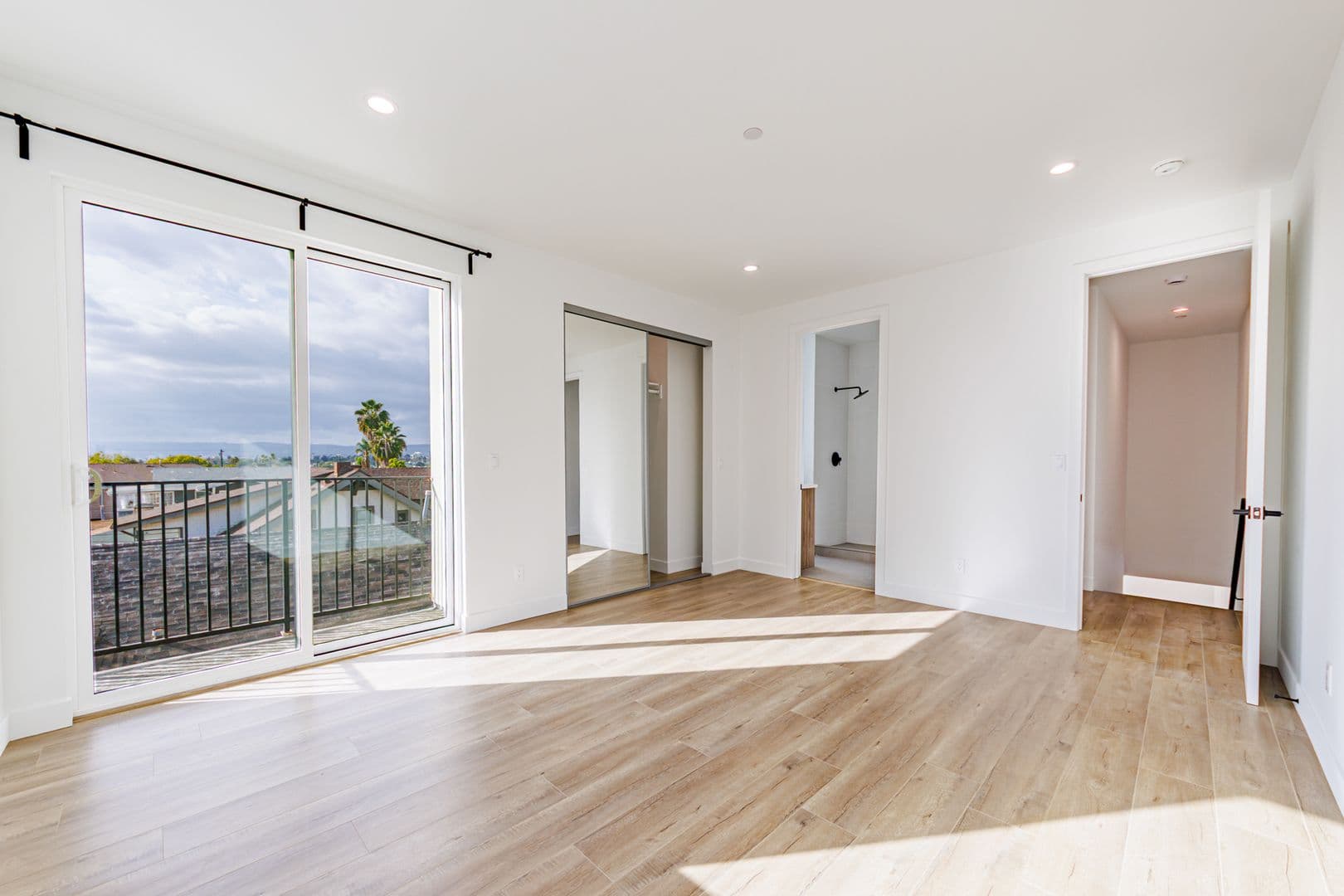 Los Angeles Apartment: 4514 Lomita St