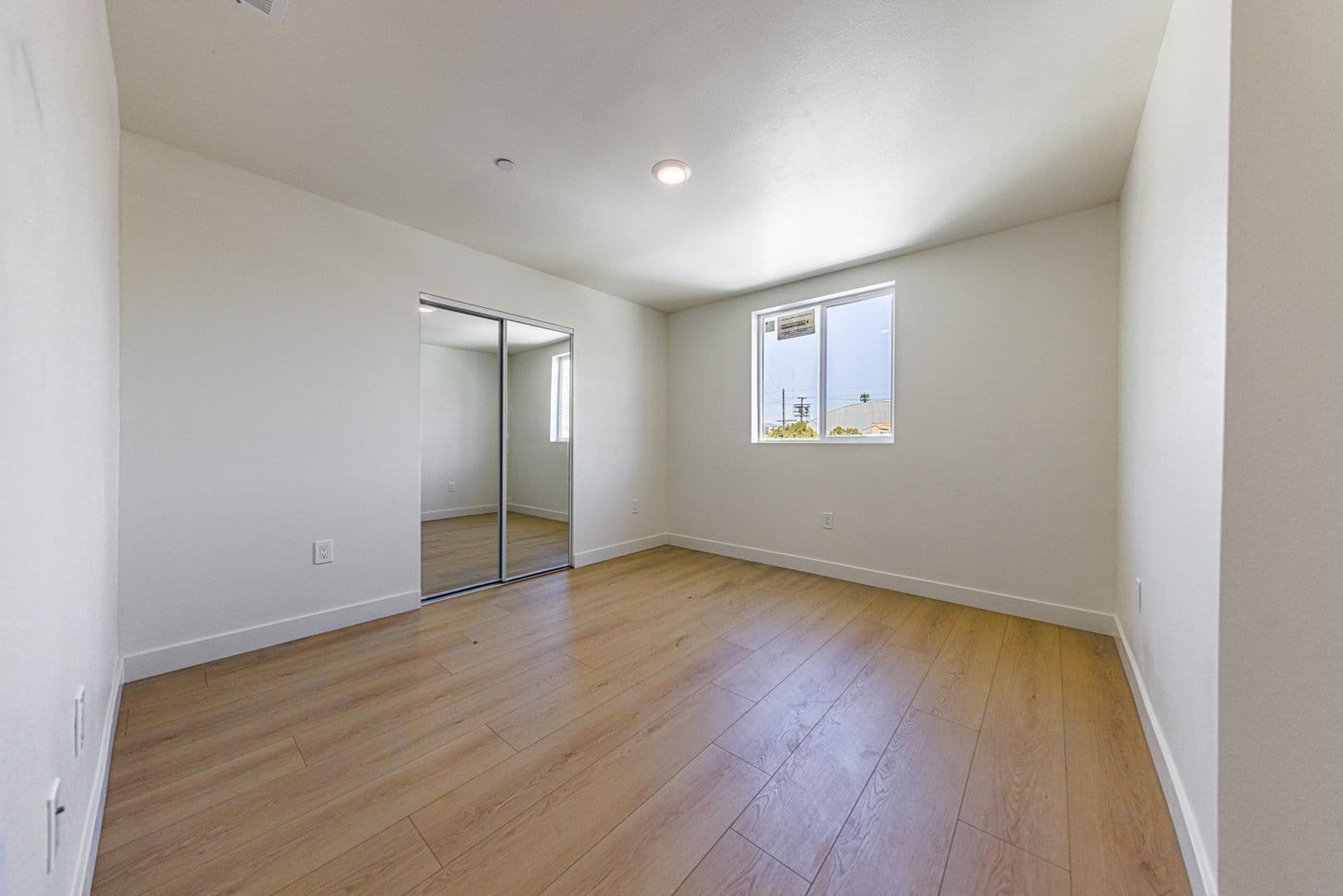 Los Angeles Townhome: 1652 Murchison St