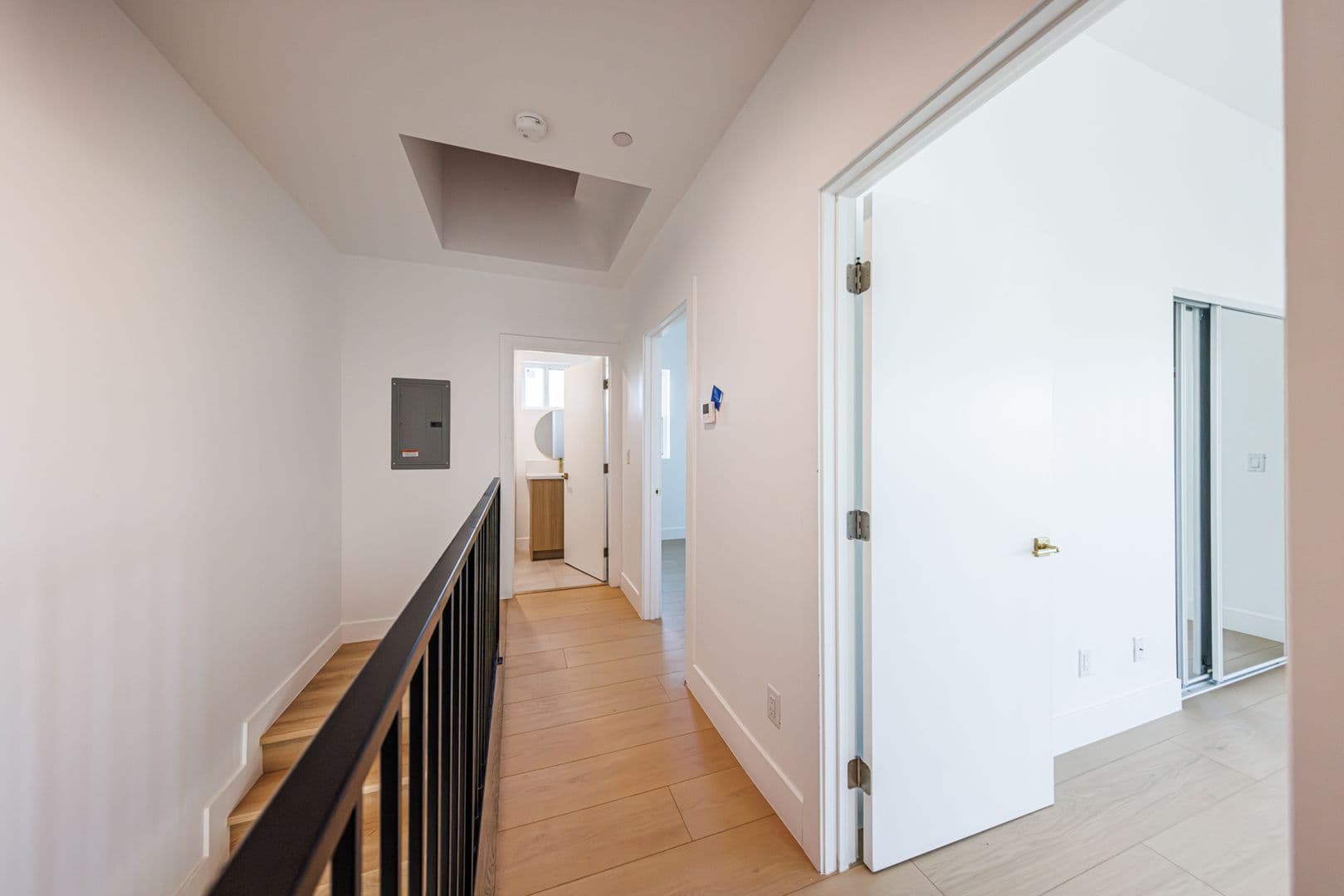 Sherman Oaks Apartment: 5931 Woodman Ave