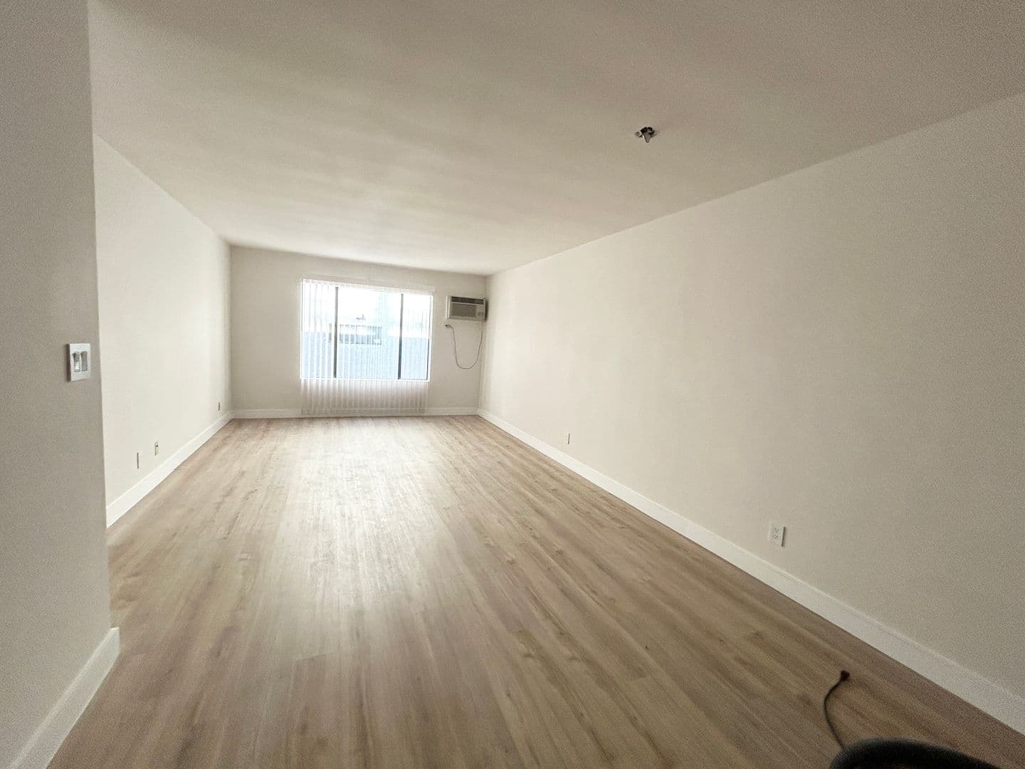 Los Angeles Apartment: 3346 S Canfield Ave