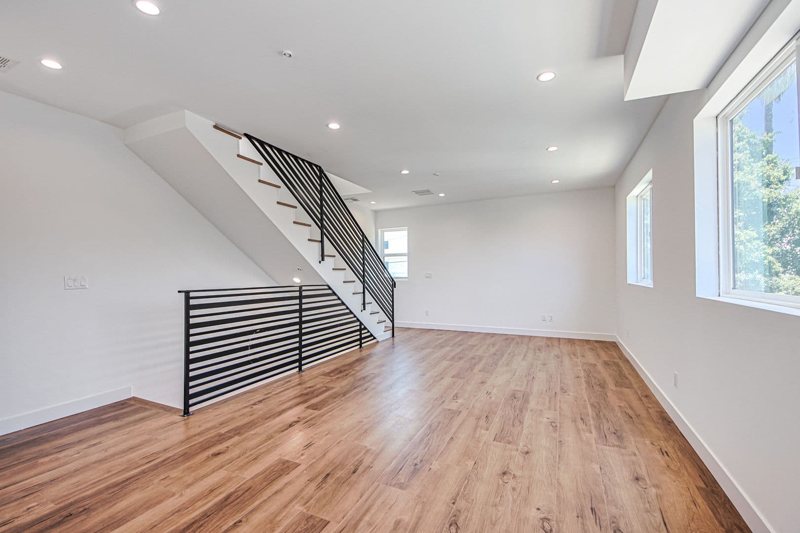 North Hollywood Apartment: 6455 Troost Ave