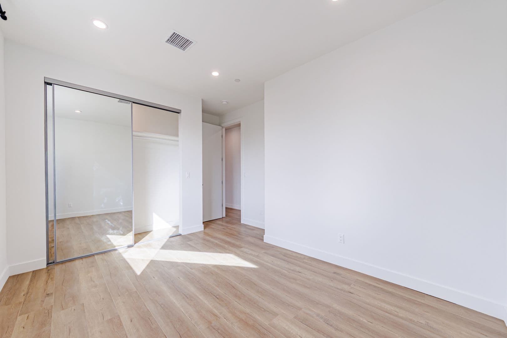 Los Angeles Apartment: 4514 Lomita St