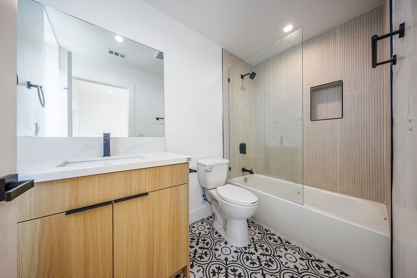 Los Angeles Apartment: 1065 S. Corning St