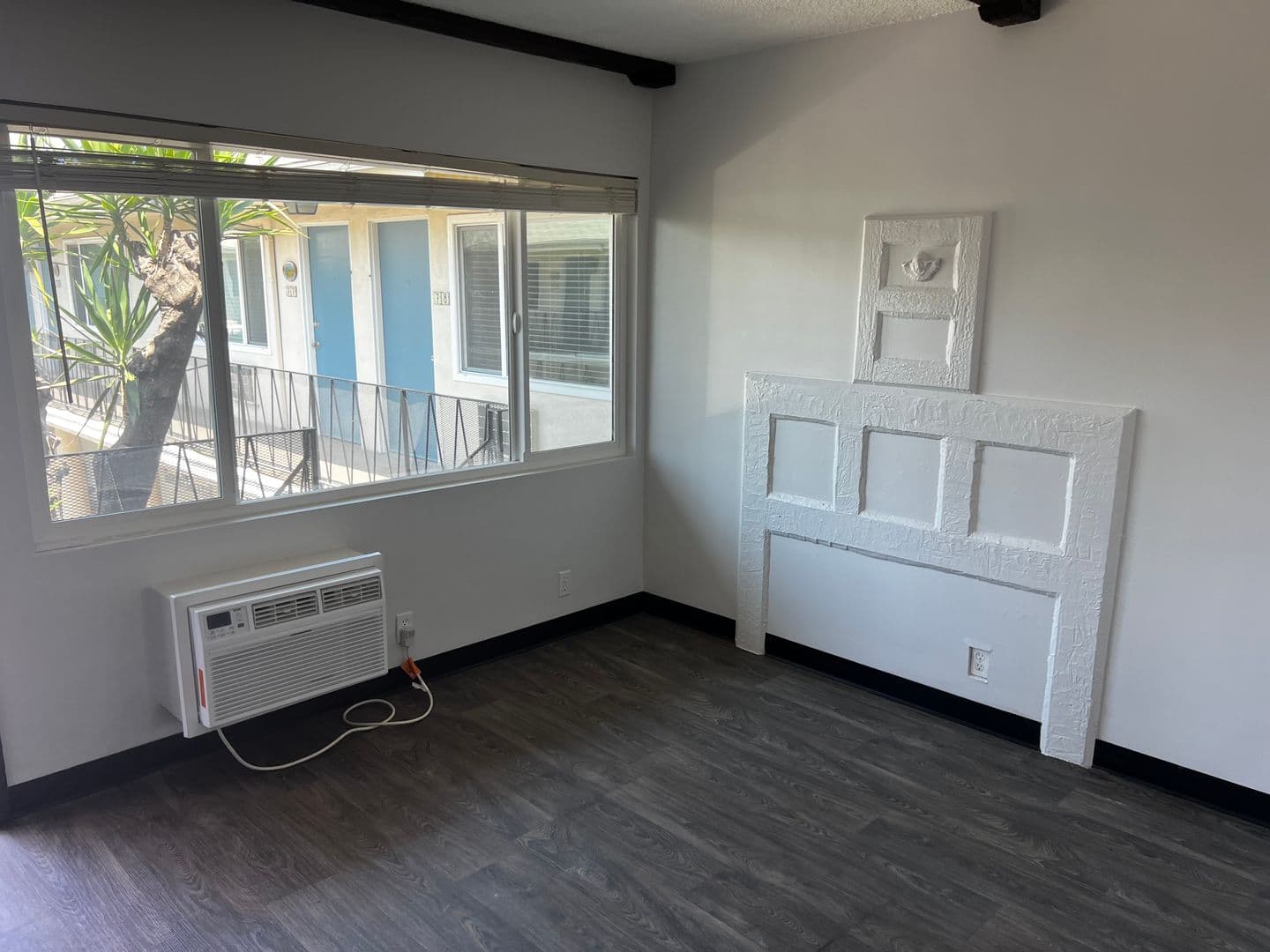 Burbank Apartment: 2615 W Olive Ave